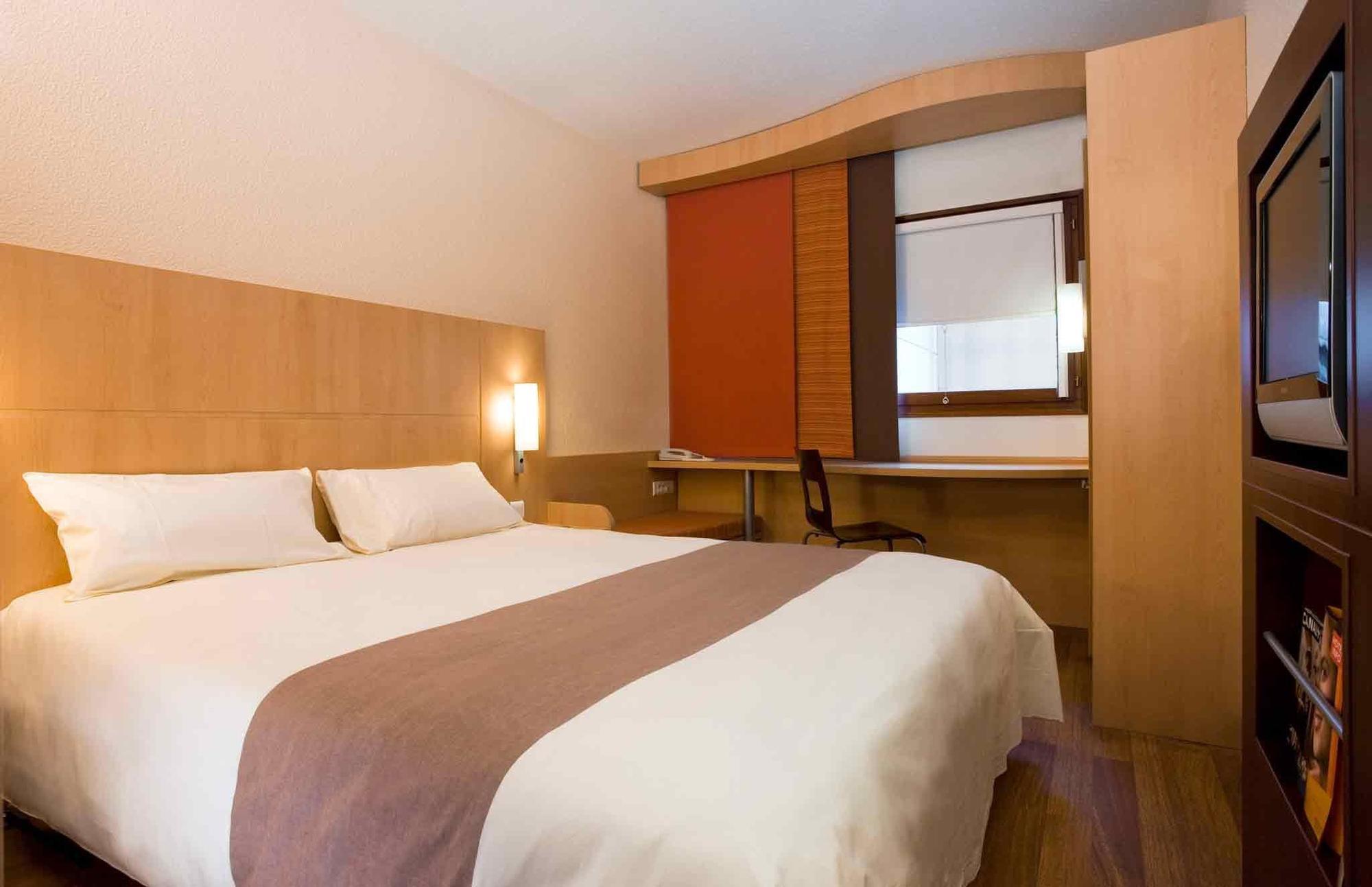 Ibis Saint Rambert D'Albon Hotel Bagian luar foto
