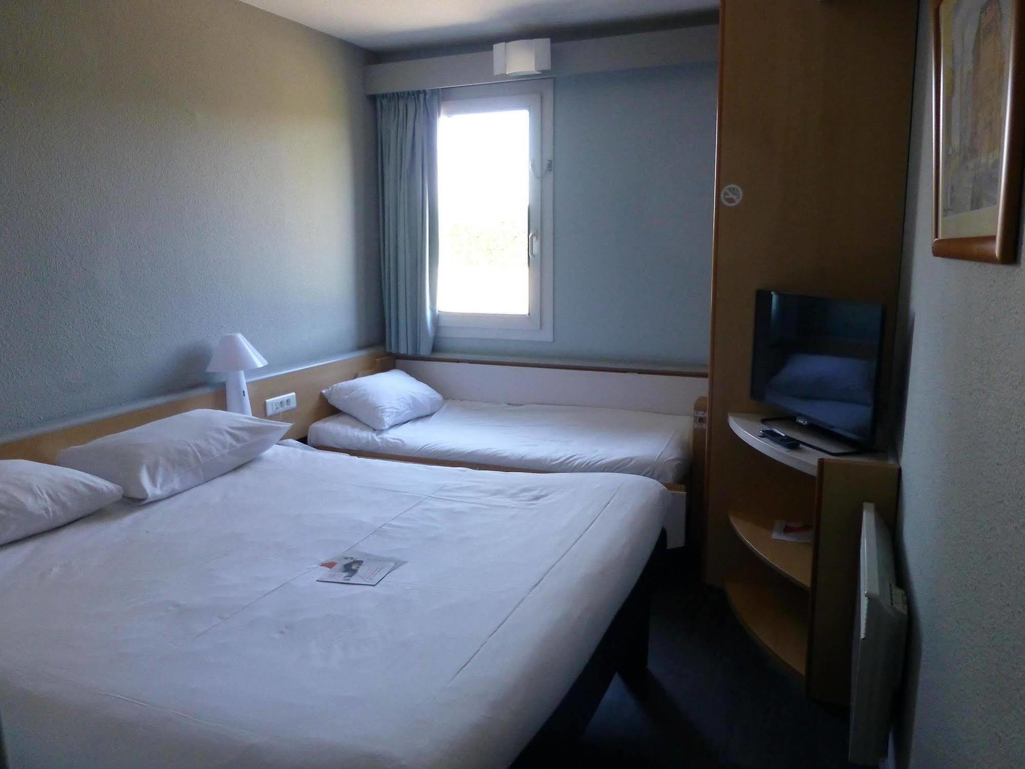 Ibis Saint Rambert D'Albon Hotel Bagian luar foto
