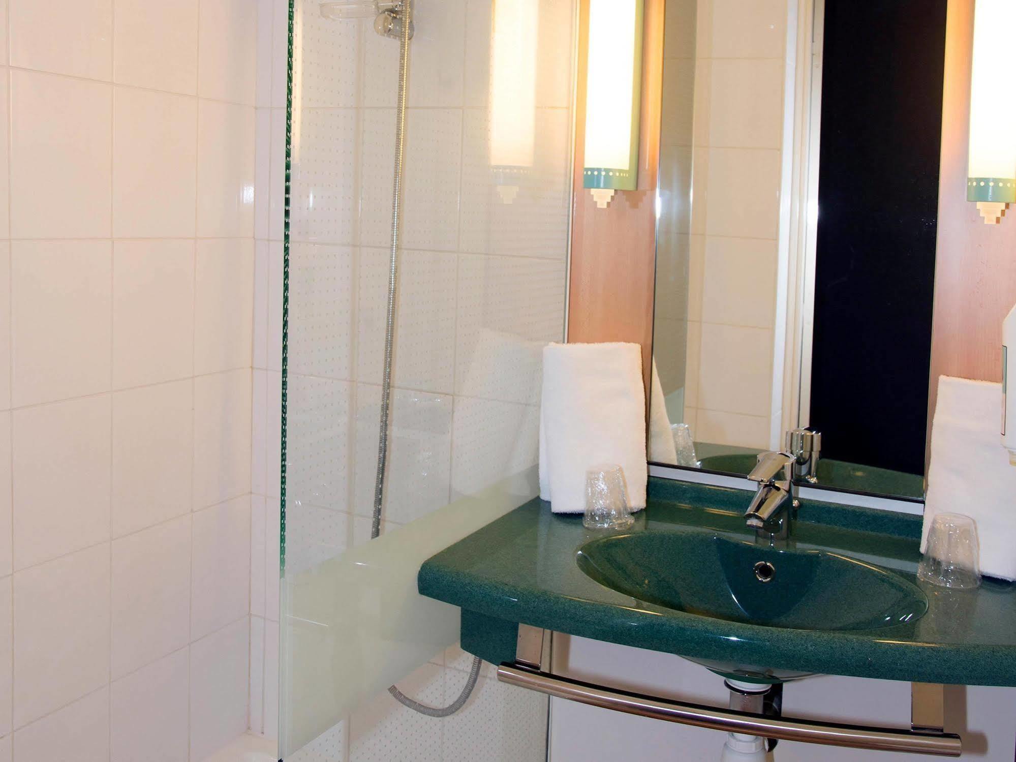 Ibis Saint Rambert D'Albon Hotel Bagian luar foto